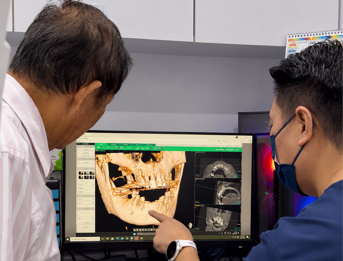 Dr. Raymond Su Wei Siong, Implantologist at Lau Dental Clinic Sri Petaling.